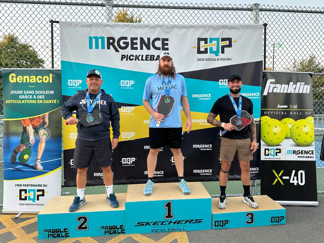 Jonathan Bouffard sur le podium avec Go Maniac